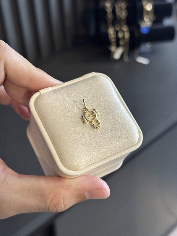 Pingente Menina - Banhado a Ouro