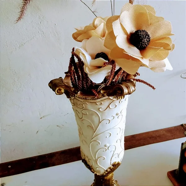Vaso Gesso com Pintura e Arranjos Flores artificiais