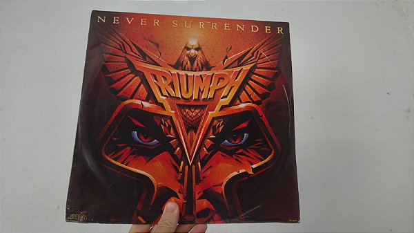 Lp Triumph - Never Surrender
