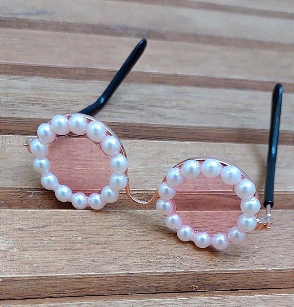 Óculos de Pérolas para gatíneas. Serve para doguíneas de pequeno porte.