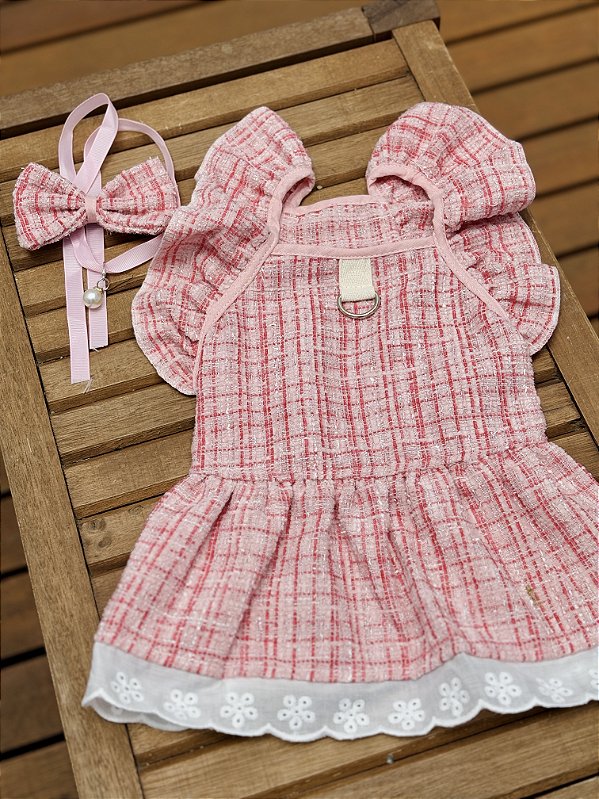 Vestido Fino com fio prateado, Laço para Cabeça e Colar de Pérola