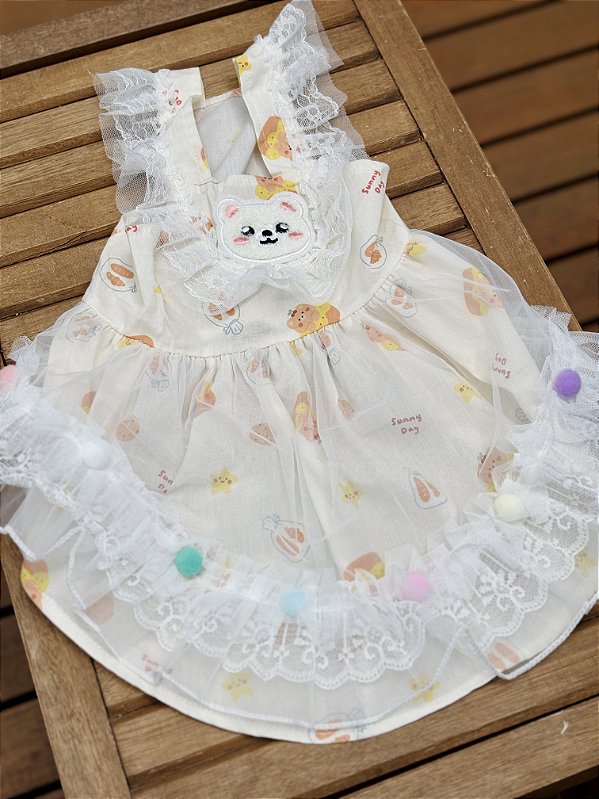 Vestido Luxo de Tule, com Aplique de Ursinho e Pomponzinhos Coloridos