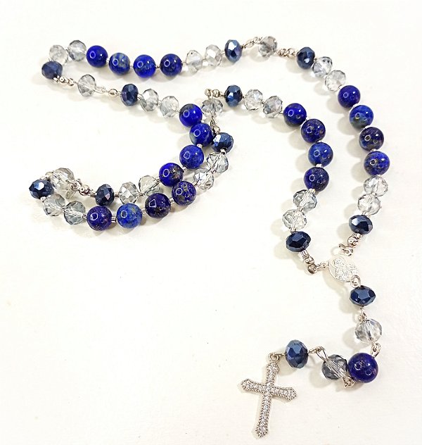 Terço Colar de Pedra Natural Lápis Lazuli banhado em Ouro Branco Sagrado Coração de Jesus com pingente em zircônia