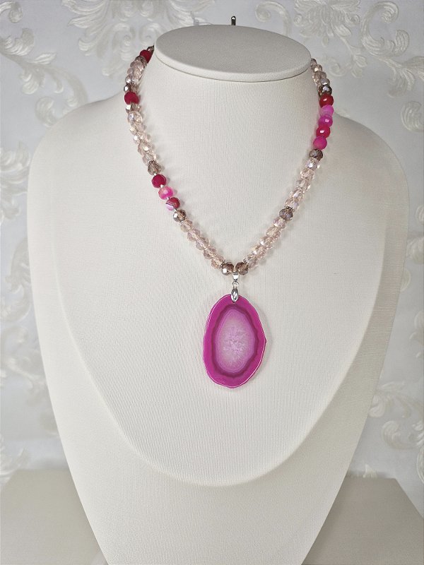 Colar de Pedra Natural Ágata Rosa Facetada com Pingente e banhado em Ouro Branco