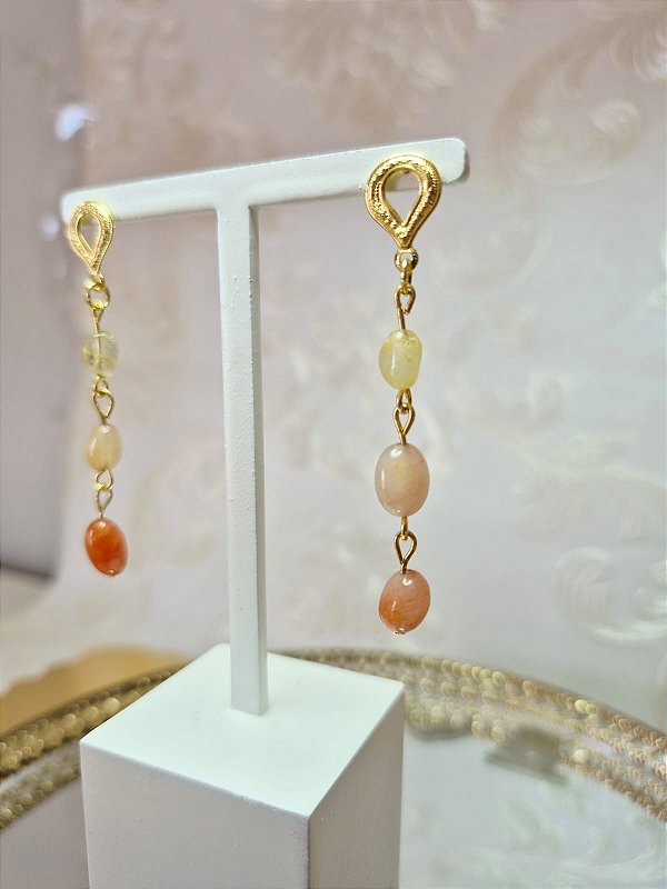 Brinco de Pedra Natural Mix Quartzo banhado em Ouro