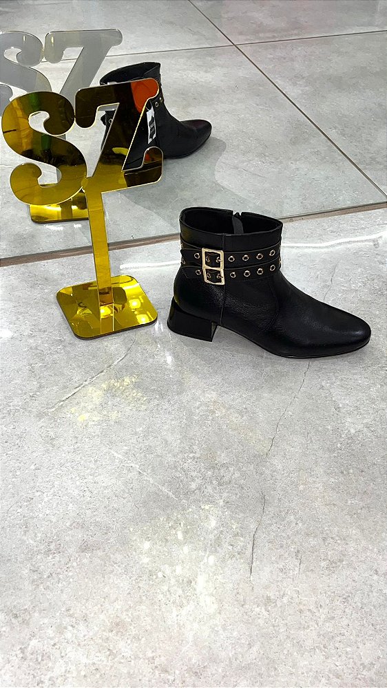 Bota SZ preta couro com fivela