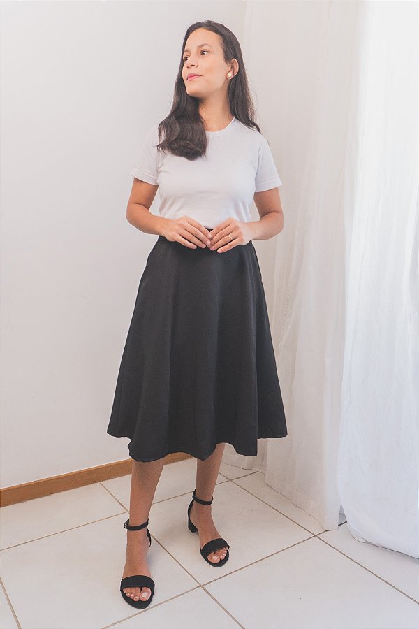 Saia Midi Evasê – Preta Clássica