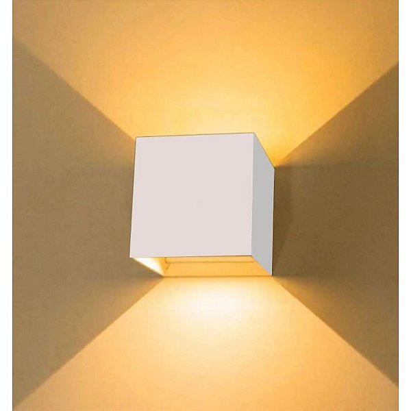 ARANDELA DE LED SOBREPOR CUBO FACHO AJUSTÁVEL IP65 3W AMARELA BRAVOLED 30421