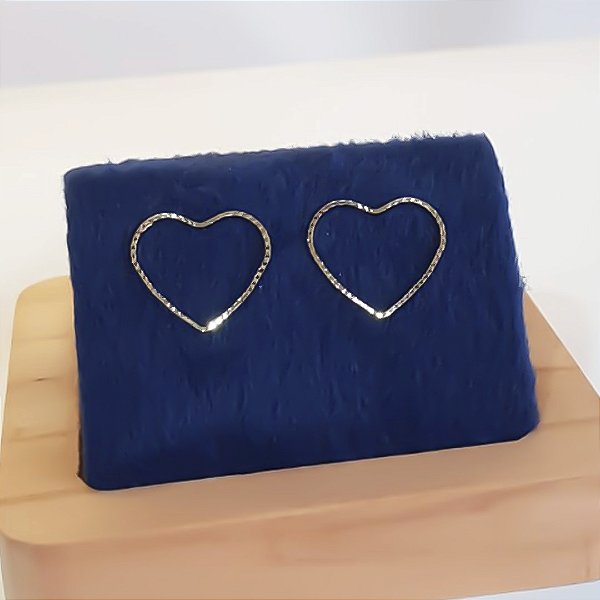 BRINCO CORAÇÃO VAZADO BANHADO OURO 18K