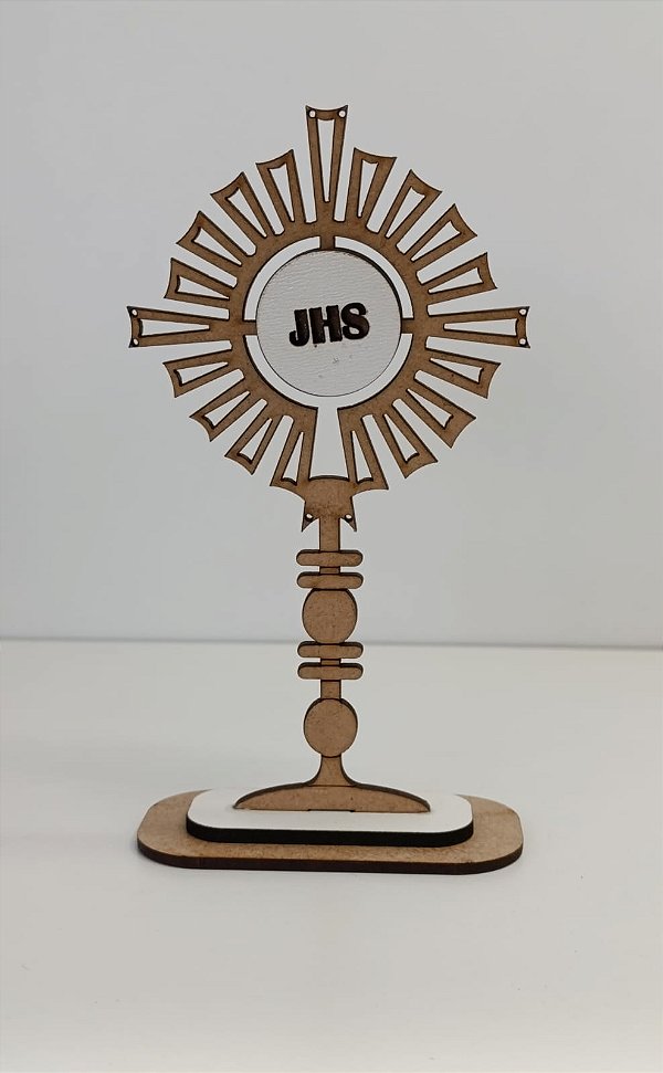 TOTEM COMUNHÃO JHS EM MDF CRU, COM APLIQUE EM MDF BRANCO 3MM. CORTE A LASER.