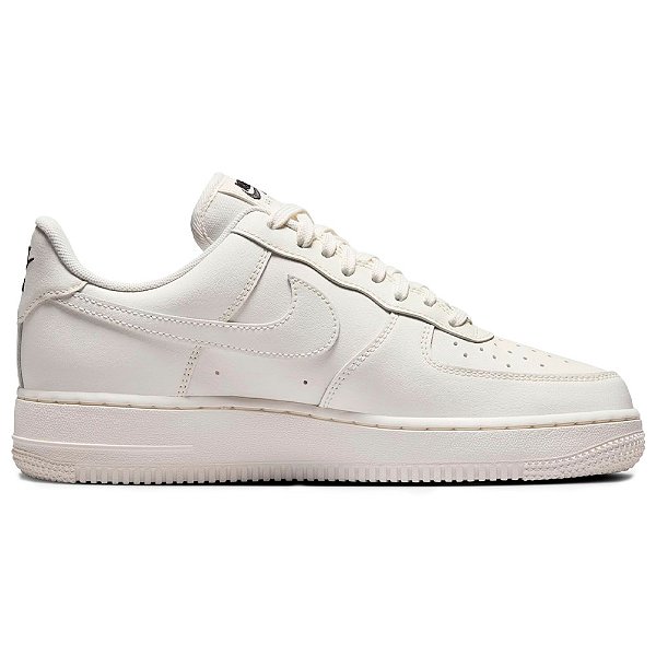 Tênis Nike Air Force 1 07 Feminino Off White