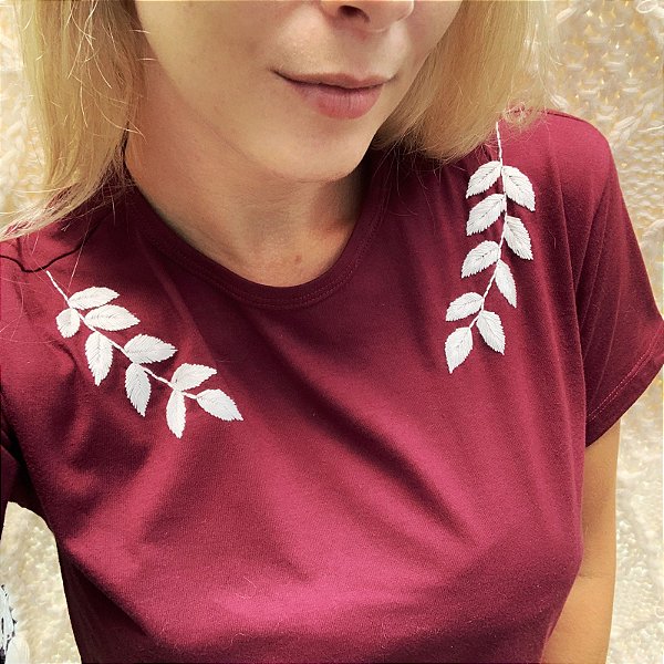 Camiseta Raminhos Bordô