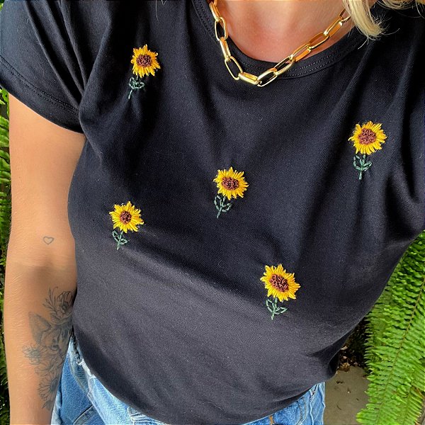 Camiseta Girassóis Preta