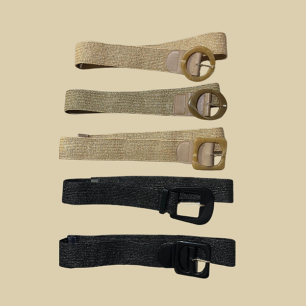 Cinto em palha com elástico com fivela em acrílico