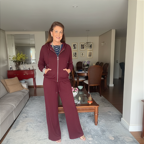 Conjunto Feminino em Modal com Capuz e Zíper Funcional