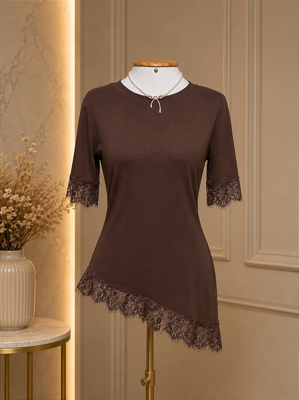 Blusa Feminina em Viscolycra com Renda e Barra Assimétrica