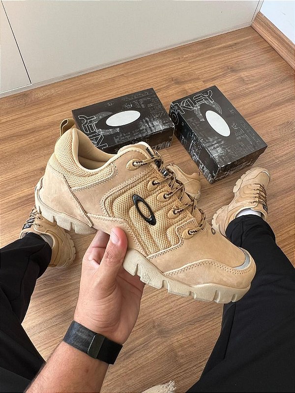 TÊNIS OAKLEY COURO 38 AO 43