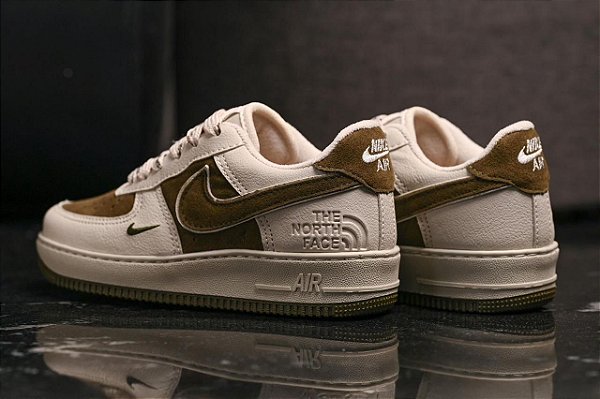 TÊNIS NIKE AIR FORCE THE NORTH 38 AO 43