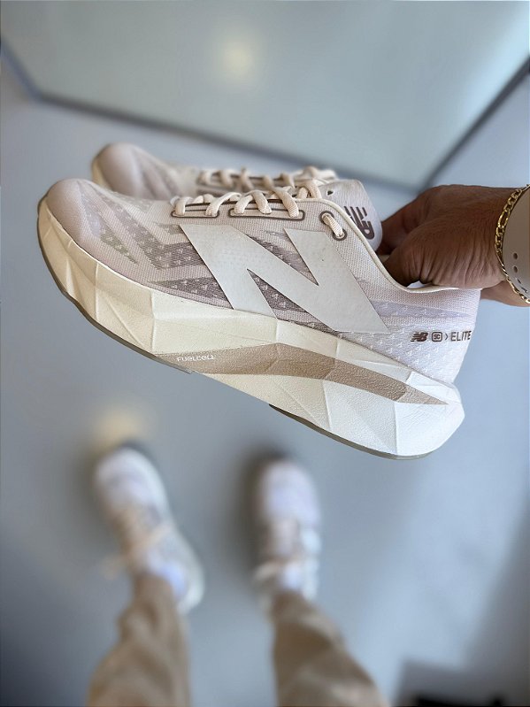 TÊNIS NEW BALANCE FUECELL REBEL V4