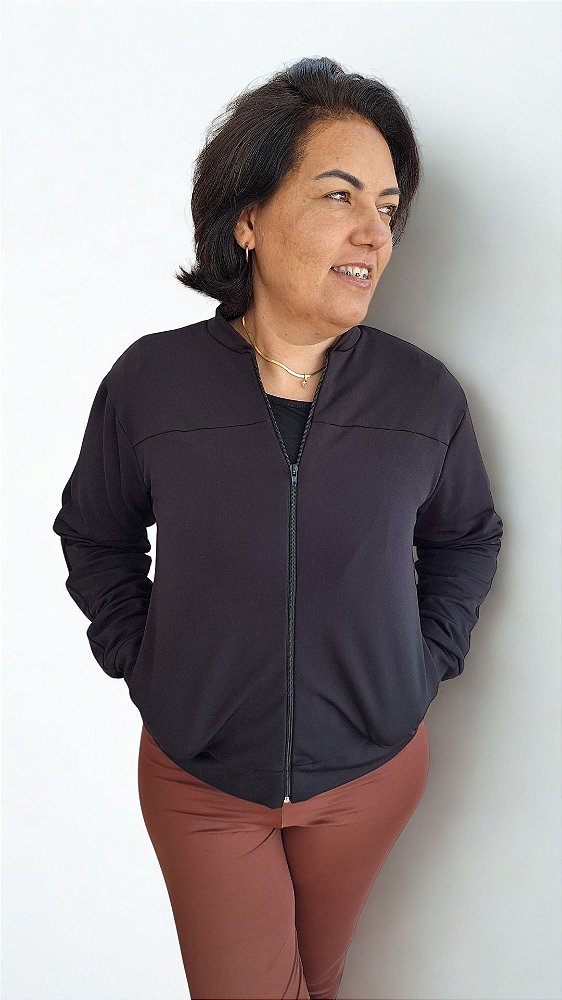 Jaqueta Crepe de Malha Plus Size com Zíper e Bolso Lateral - Ideal para o dia a dia