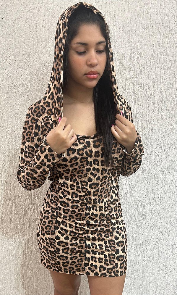 Vestido  Curto Manga Longa com Capuz