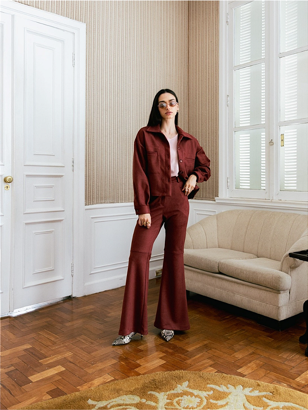 Calça Camurça Com Recortes Perna