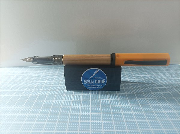 Caneta Tinteiro Jinhao 58 - Elegância em Madeira e Tampa Amarela