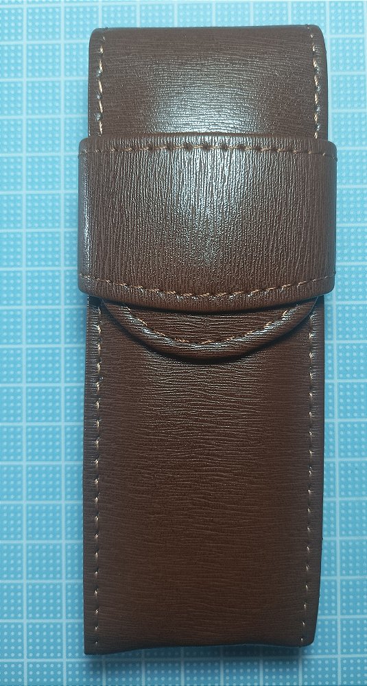 ESTOJO PORTA CANETAS EM COURINO- COR MARROM