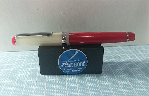 Caneta Tinteiro Jinhao 82 - Vermelha e Tampa Branca