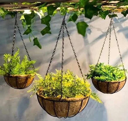 Vaso de Fibra de Coco com Pendente de Ferro