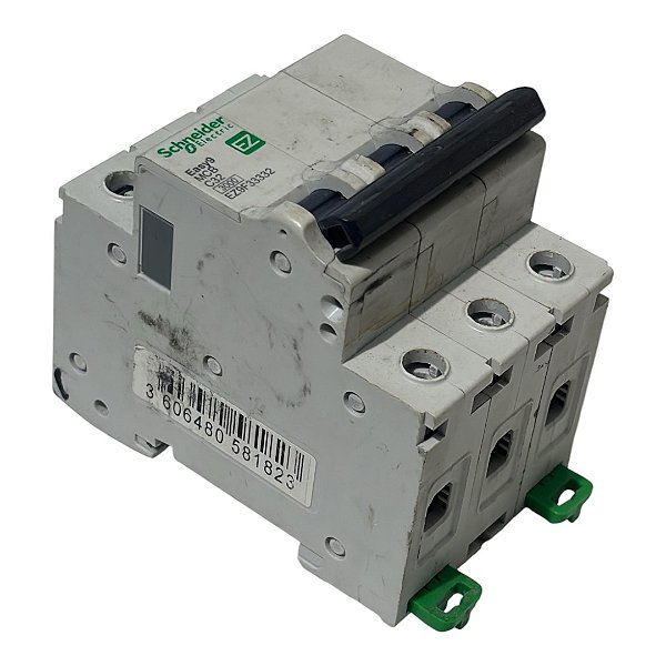 Disjuntor Tripolar 32A Curva C 3kA Easy9 Schneider