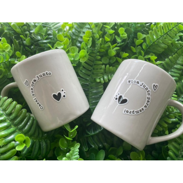 CANECA DE LOUÇA CASAL QUE ORA JUNTO DTF PERSONALIZADO
