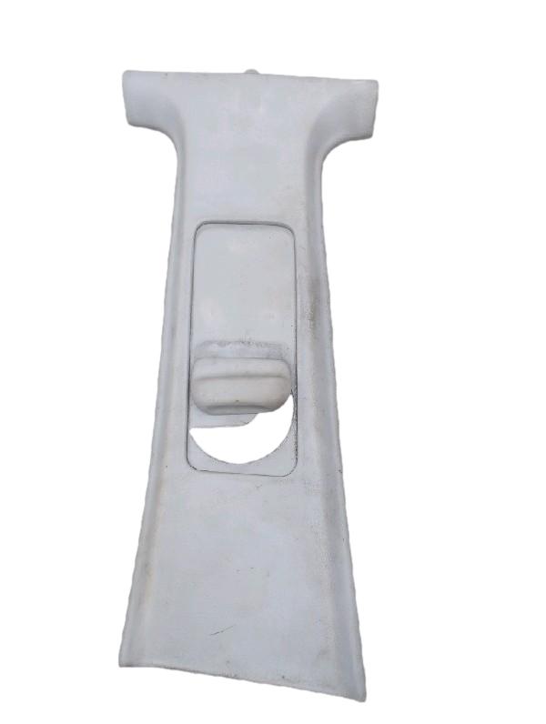 MOLDURA SUPERIOR ESQUERDA COLUNA CENTRAL | GOLF GL 1995