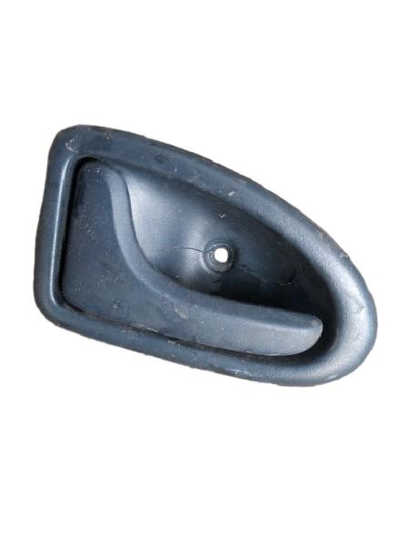 MAÇANETA INTERNA PORTA TRASEIRA ESQUERDA | CLIO SED. EXP. 1.0 16V 2005