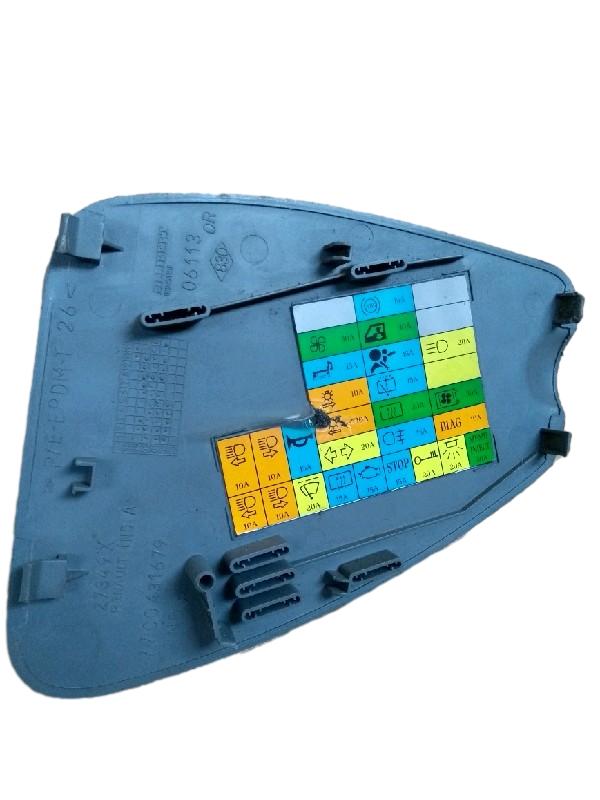 TAMPA ACESSO CAIXA DE FUSÍVEIS | CLIO RL 1.0 2003