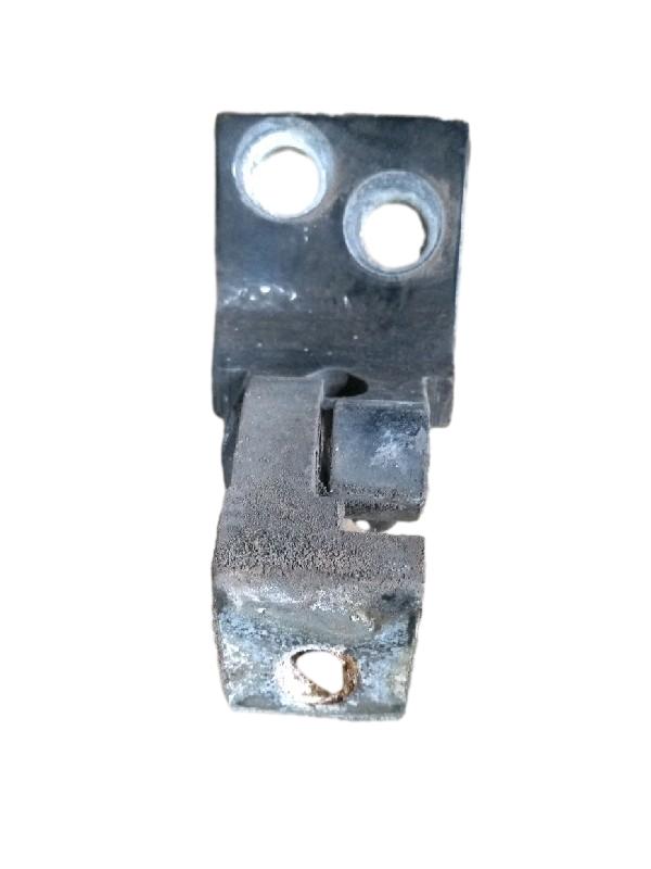 DOBRADIÇA INFERIOR PORTA TRASEIRA DIREITA | GOLF GL 1996