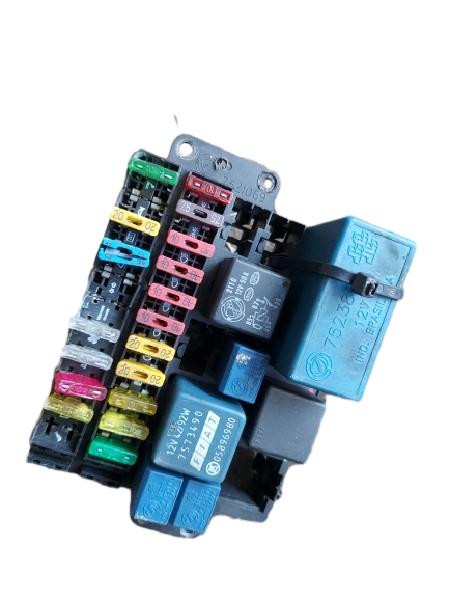 CAIXA DE FUSÍVEIS | TEMPRA IE 1995