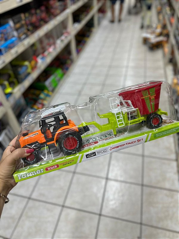 Trator farm com implemento