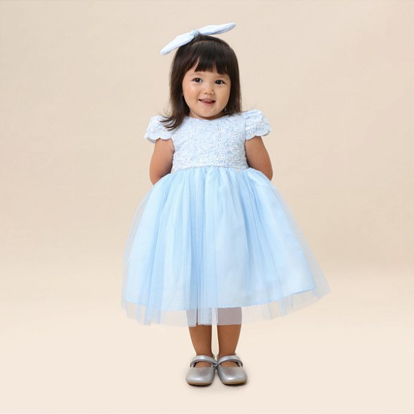 VESTIDO BORDADO COM LINHA MESCLADA