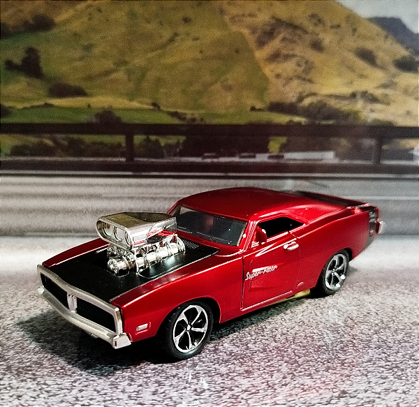 Miniatura - Dodge Vermelho (Motor externo)