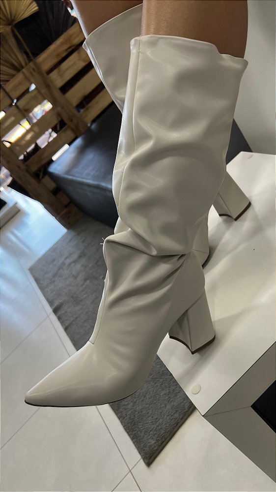 OFFLINE BOTA SLOUCHY BRANCO CANO MÉDIO SALTO BLOCO BICO FINO