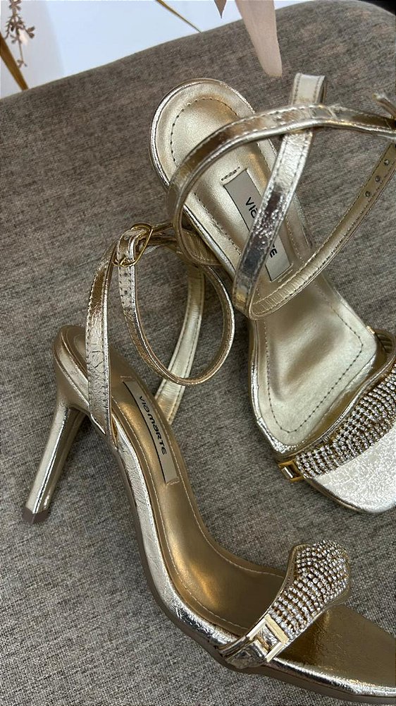 VIA MARTE SANDÁLIA SALTO FINO REFLEXO DOURADO