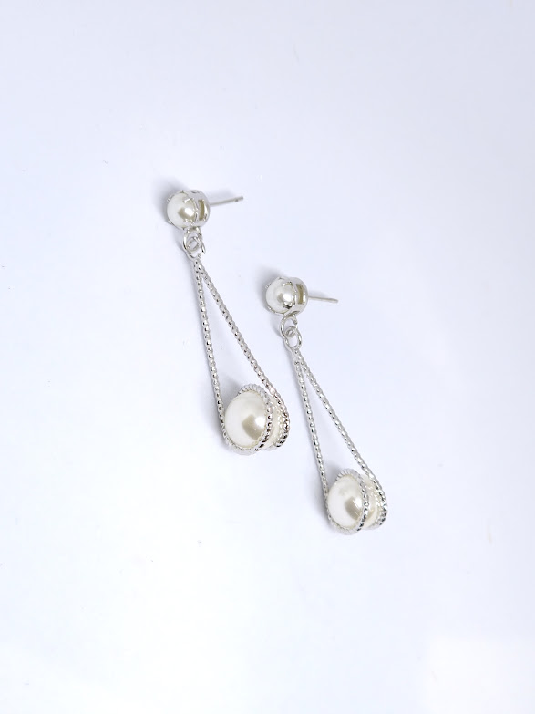 BRINCO GD C PEROLAS RODIO BRANCO - BA867