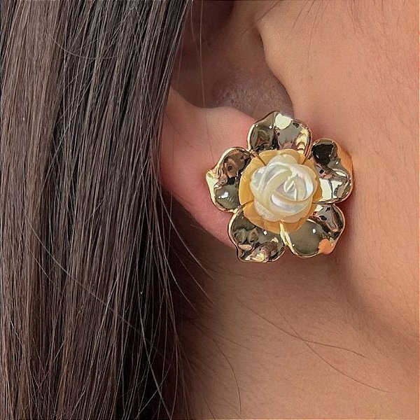 BRINCO FLOR MADREPÉROLA & POLIDO