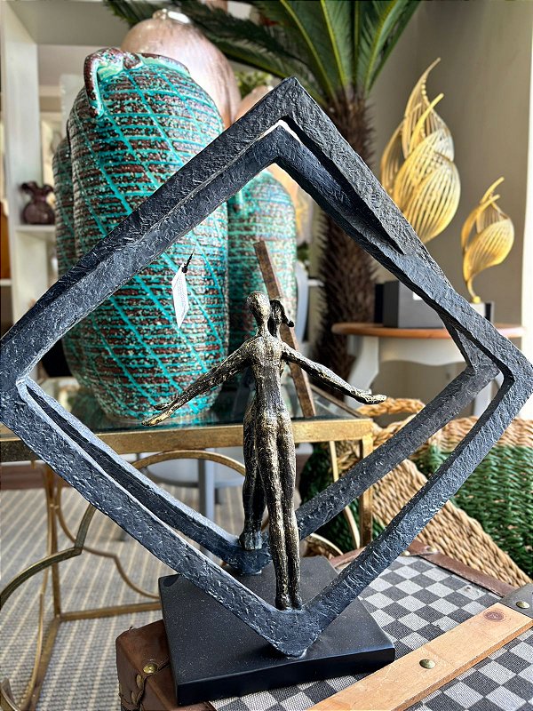 Escultura Decorativa em Poliresina – Preto Envelhecido