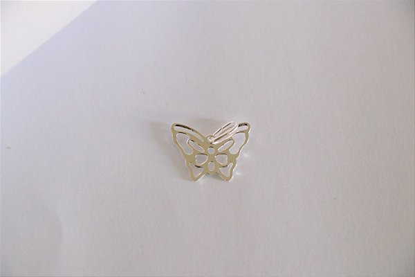 Pingente borboleta vazada 11mm