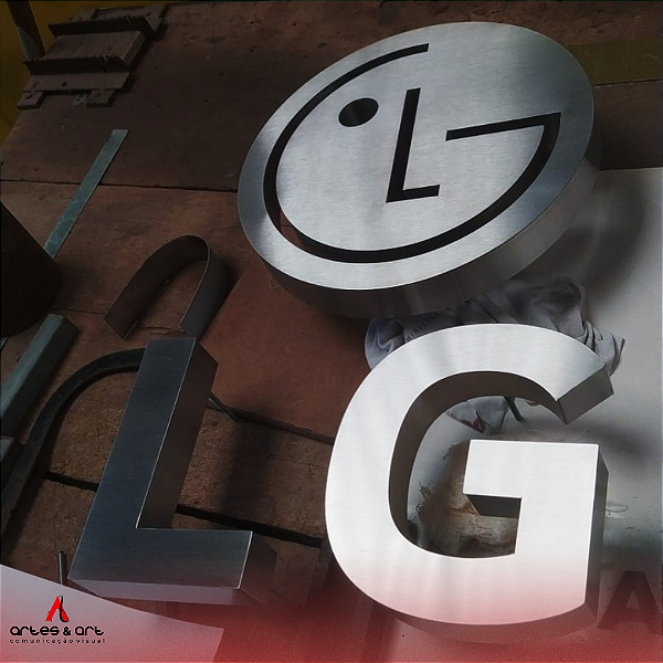 Letras em aço inox escovado
