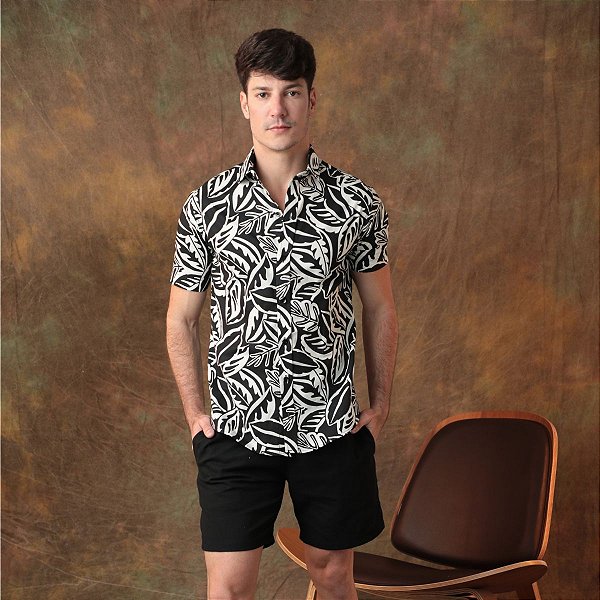 Camisa Manga Curta Estampada Floral P&B