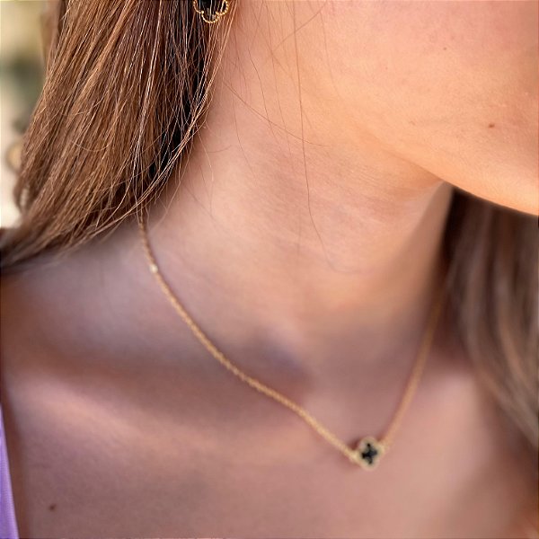 Gargantilha de trevo pedra preta