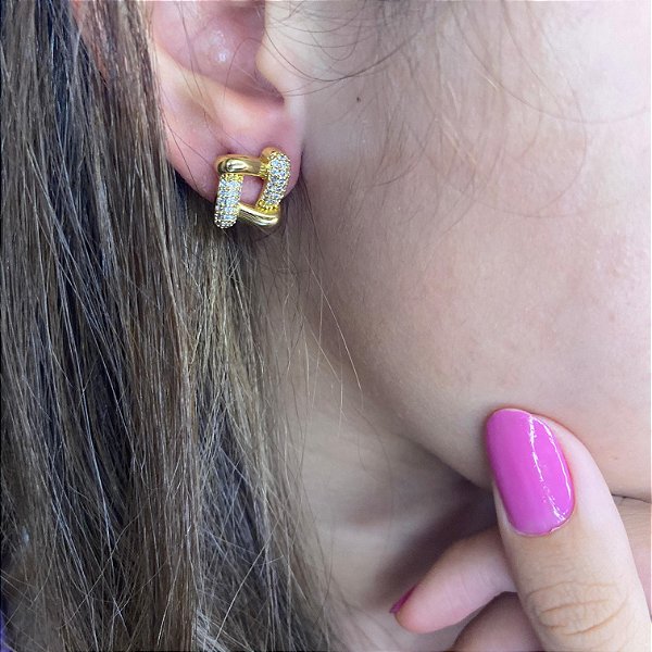 Brinco quadrado irregular